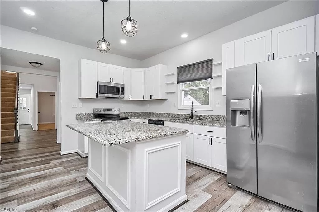 14 Benton Ave i