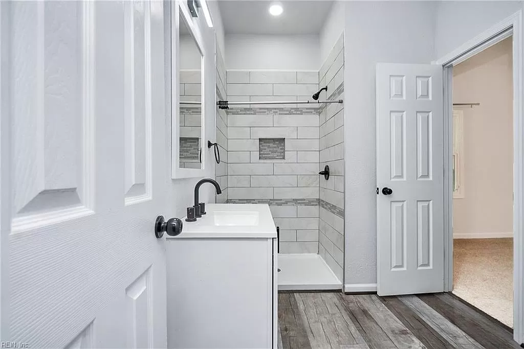 14 Benton Ave m